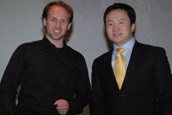 Thomas Stanghelle as Ketil Moe to the right, together with the blind Chinese artist Haitao as Mark Wang.