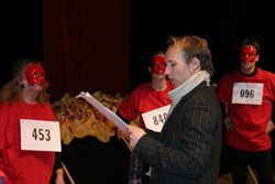 Thomas Stanghelle instructing the opera-chorus in Brussels