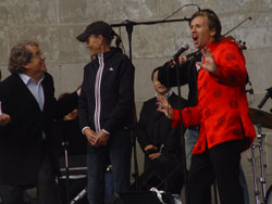 From the left: Director Daniel Bohr, the marathon-queen Grete Waitz and composer/tenor Thomas Stanghelle